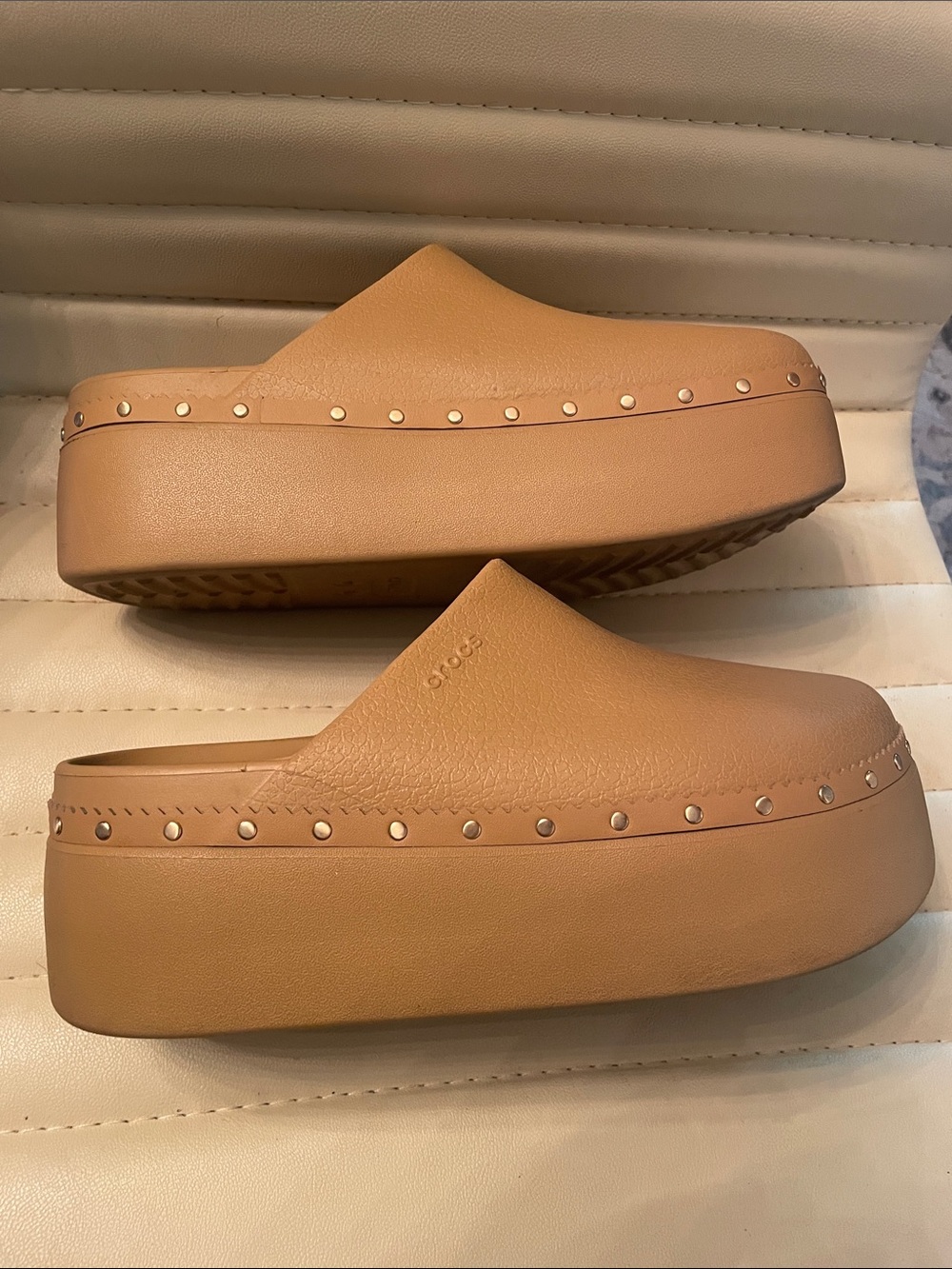CROCS Platform Classic Tan  Clogs - Picture 4 of 9
